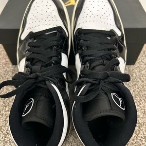 Air Jordan 1 MID SE ASW, DD1649 001, size 9.5
Black and White High-Top Sneakers